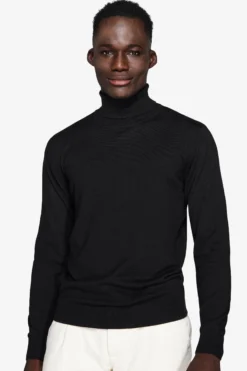 Maglia dolcevita basic nera