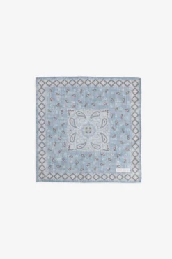 Pochette disegno cashmere celeste