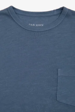 T-shirt girocollo con taschino avion