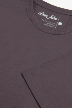 T-shirt girocollo con taschino melanzana