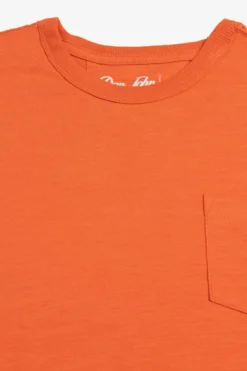 T-shirt girocollo con taschino arancio